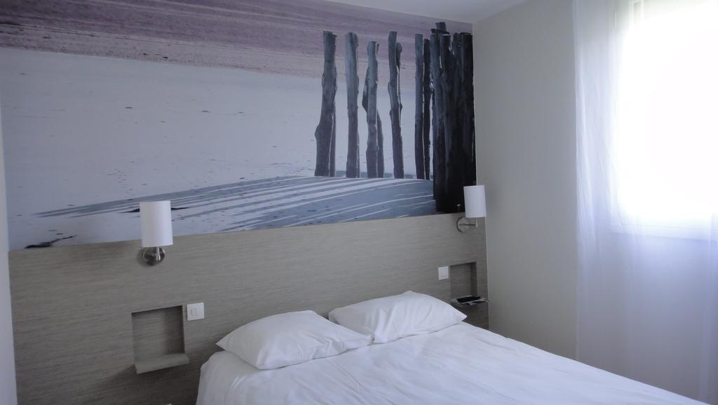 פלרין Logis, Hotel Au Chene Vert מראה חיצוני תמונה